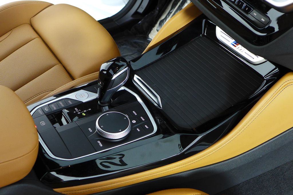 Thumbnail: 2025 BMW X4 - 15