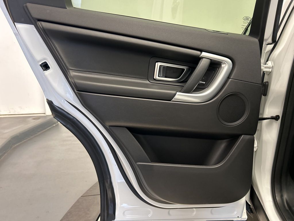Thumbnail: 2019 Land Rover Discovery Sport - 23