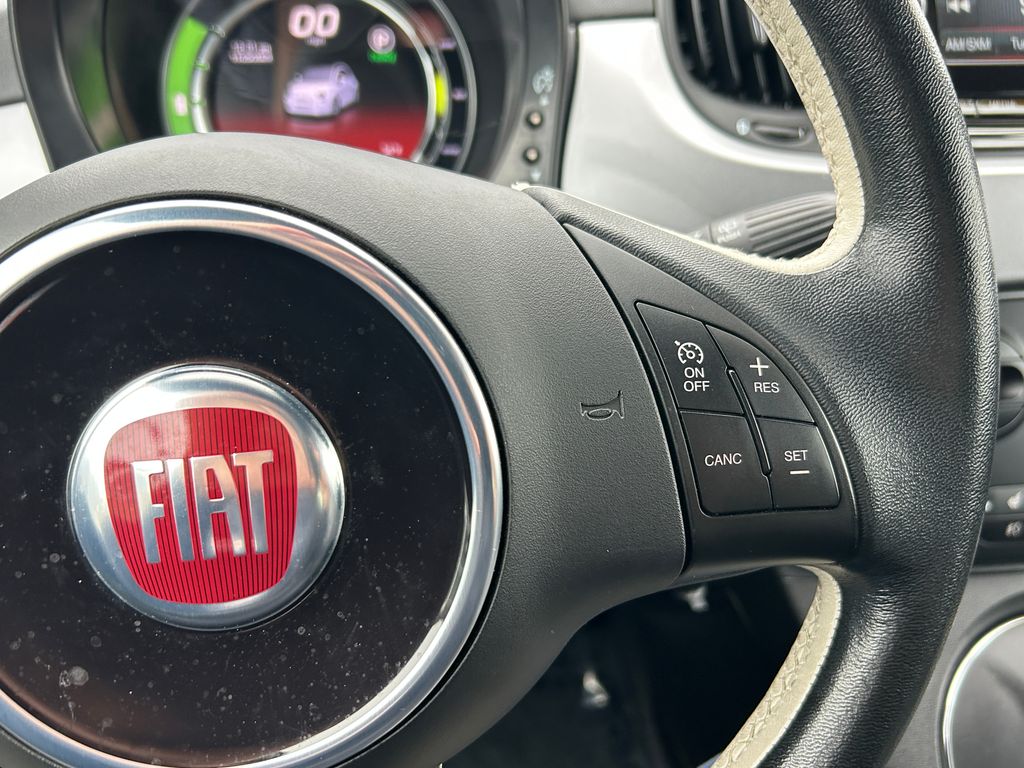 Thumbnail: 2019 Fiat 500e - 19