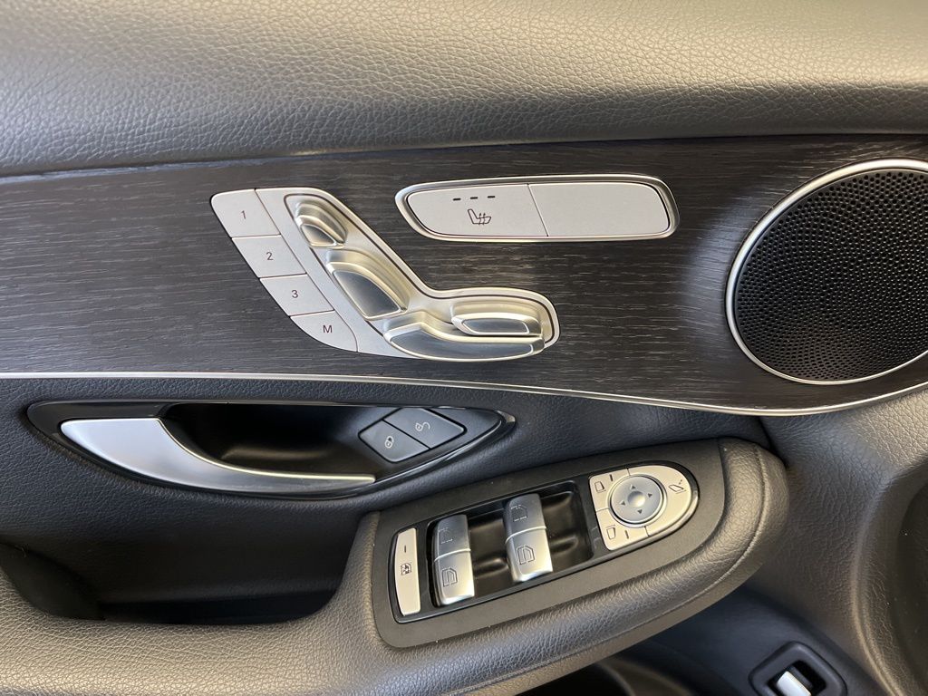 Thumbnail: 2022 Mercedes-Benz GLC - 12