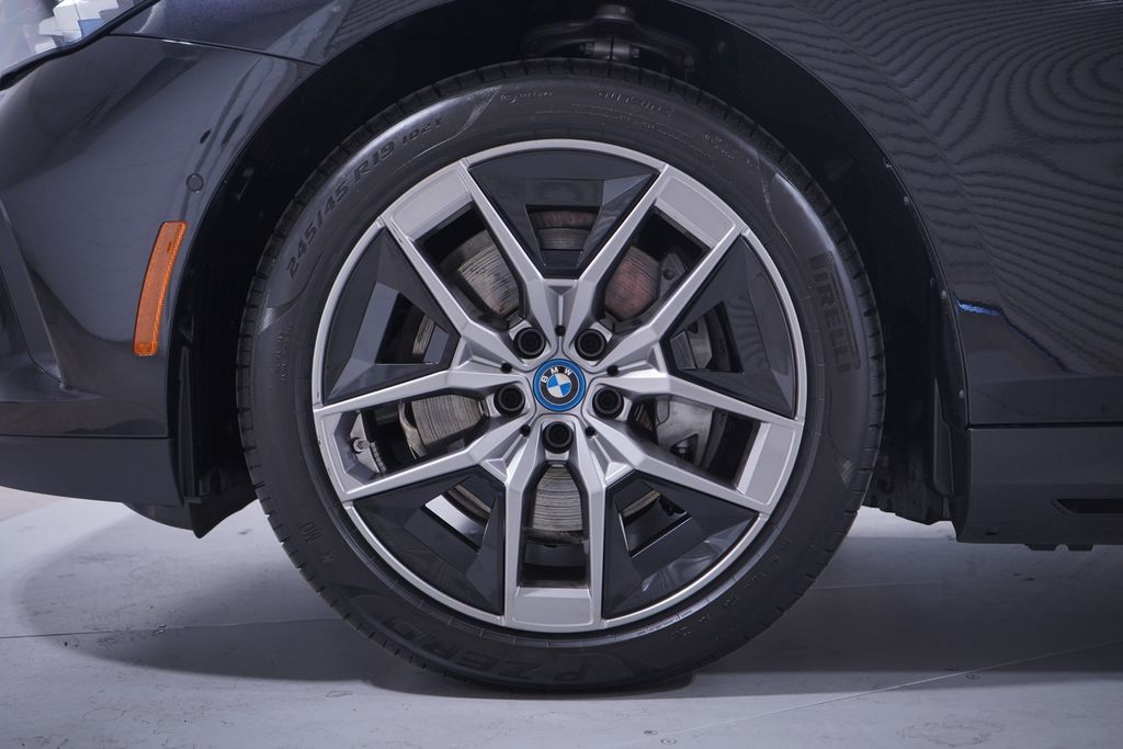 Thumbnail: 2025 BMW i5 - 2