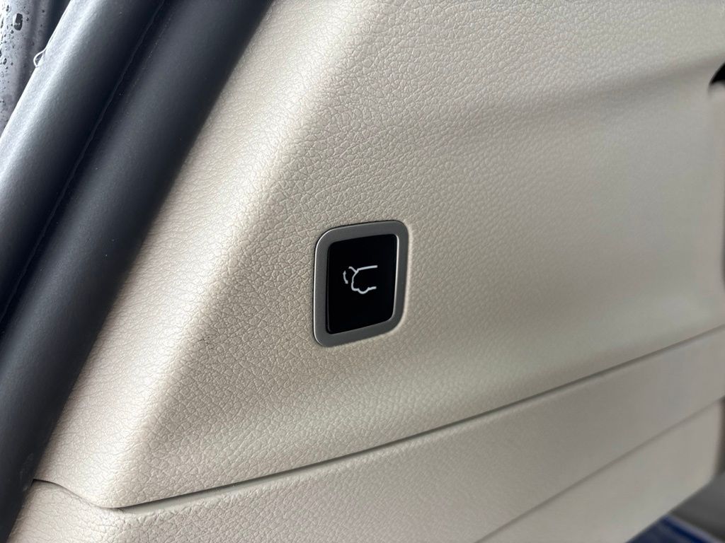 Used 2023 Chrysler Pacifica Van