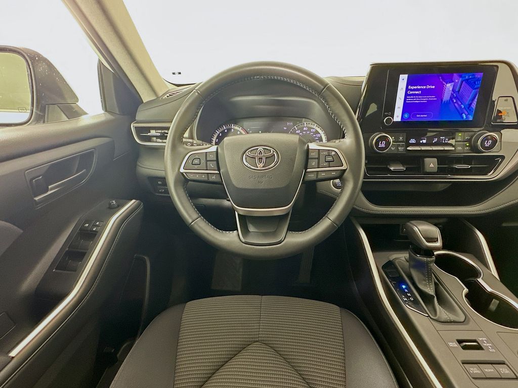 2024 Toyota Highlander LE 21