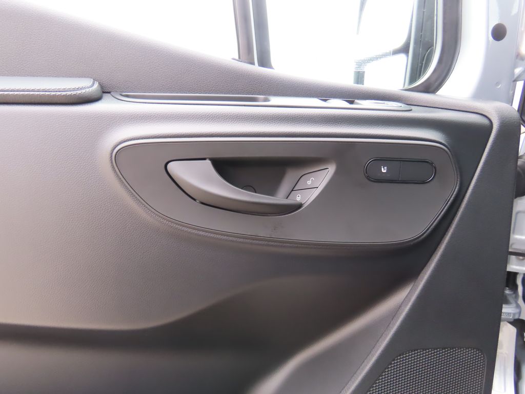 Thumbnail: 2025 Mercedes-Benz Sprinter - 25