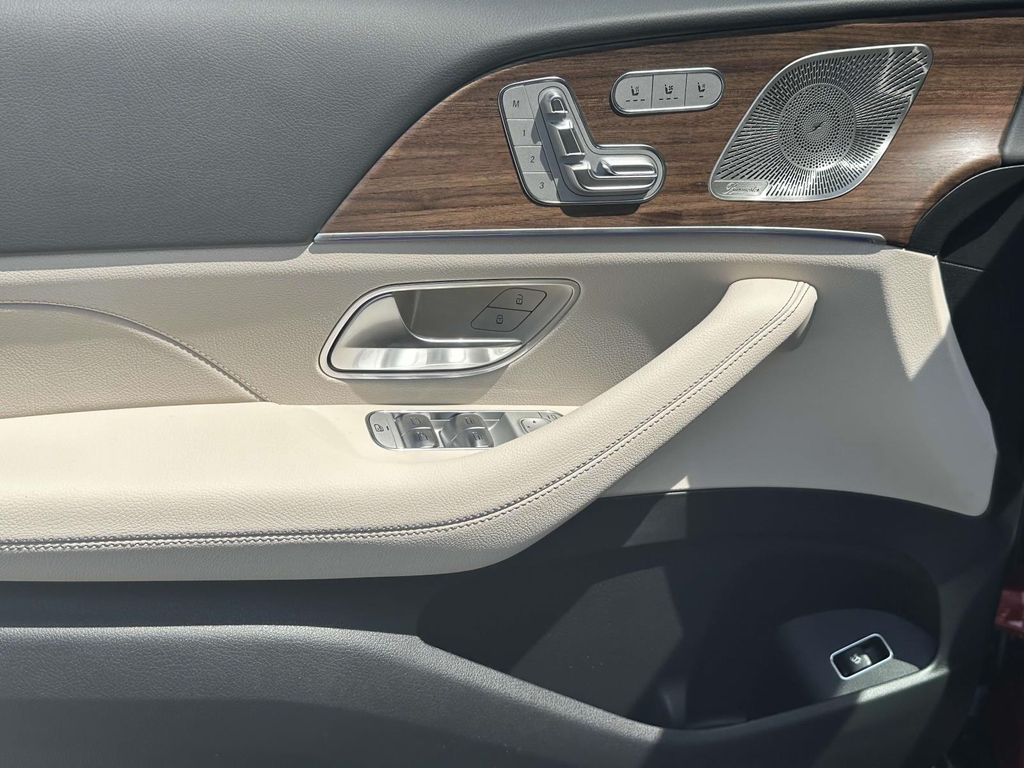 Thumbnail: 2025 Mercedes-Benz GLS - 12