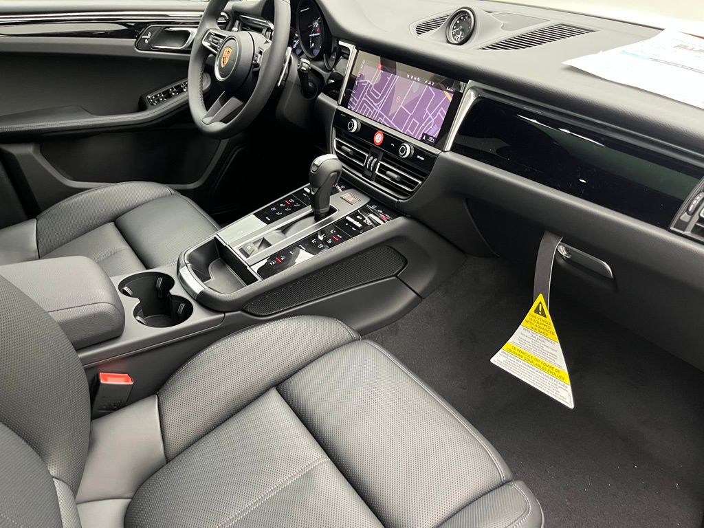 Thumbnail: 2026 Porsche Macan - 32