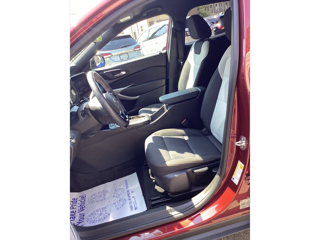 Used 2024 Chevrolet Trax SUV