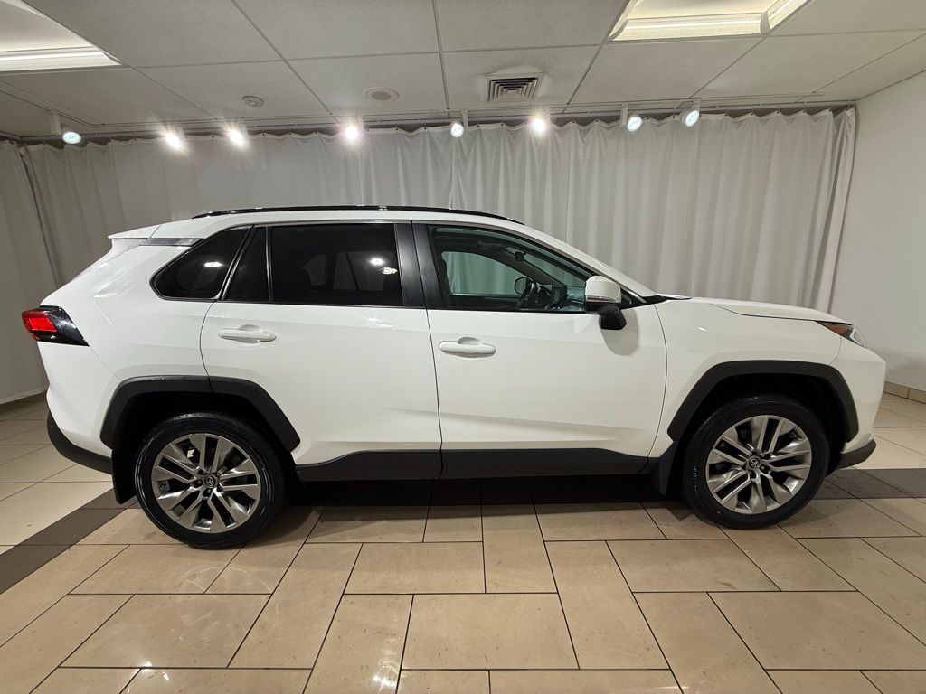 Thumbnail: 2019 Toyota RAV4 - 7