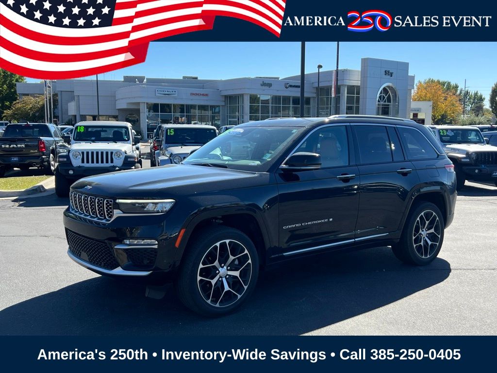 Diamond Black Crystal Pearlcoat 2023 Jeep Grand Cherokee SUV / Crossover Four-Wheel Drive 8-Speed Automatic