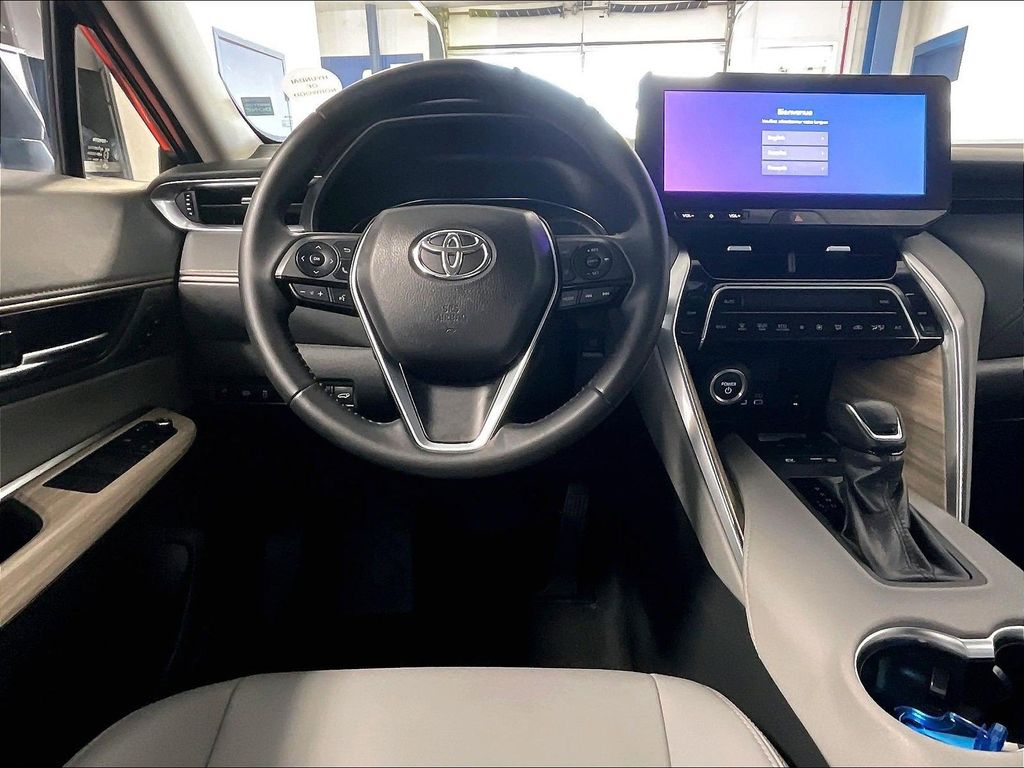 2023 Toyota Venza — photo 17