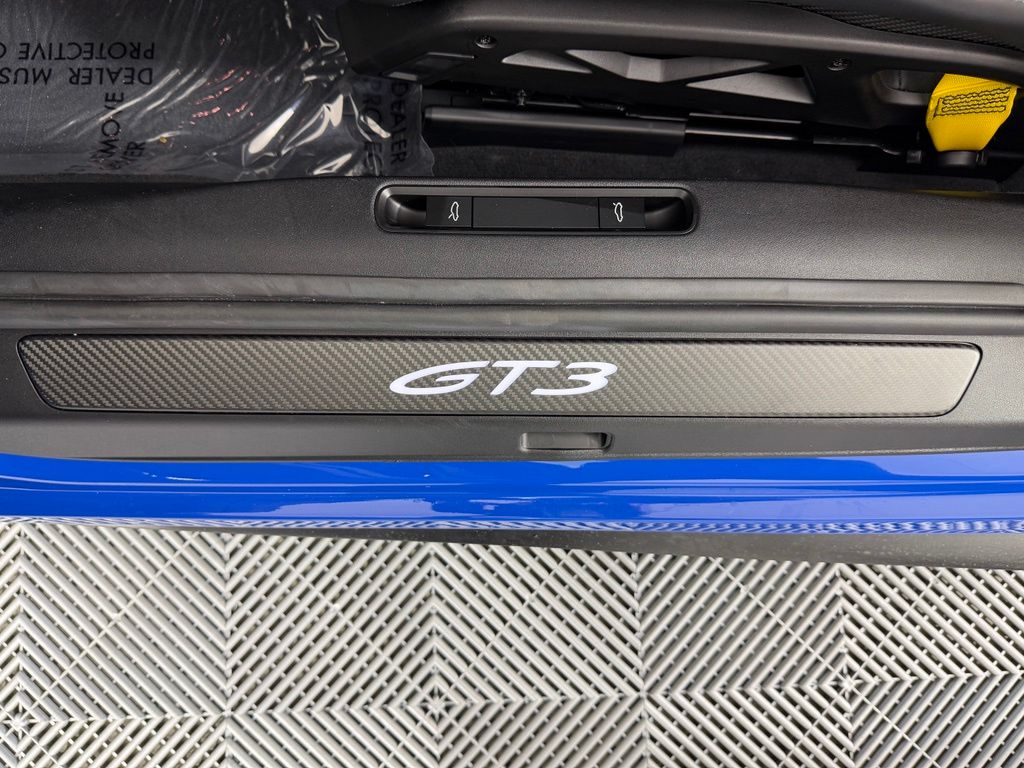Thumbnail: 2026 Porsche 911 - 21