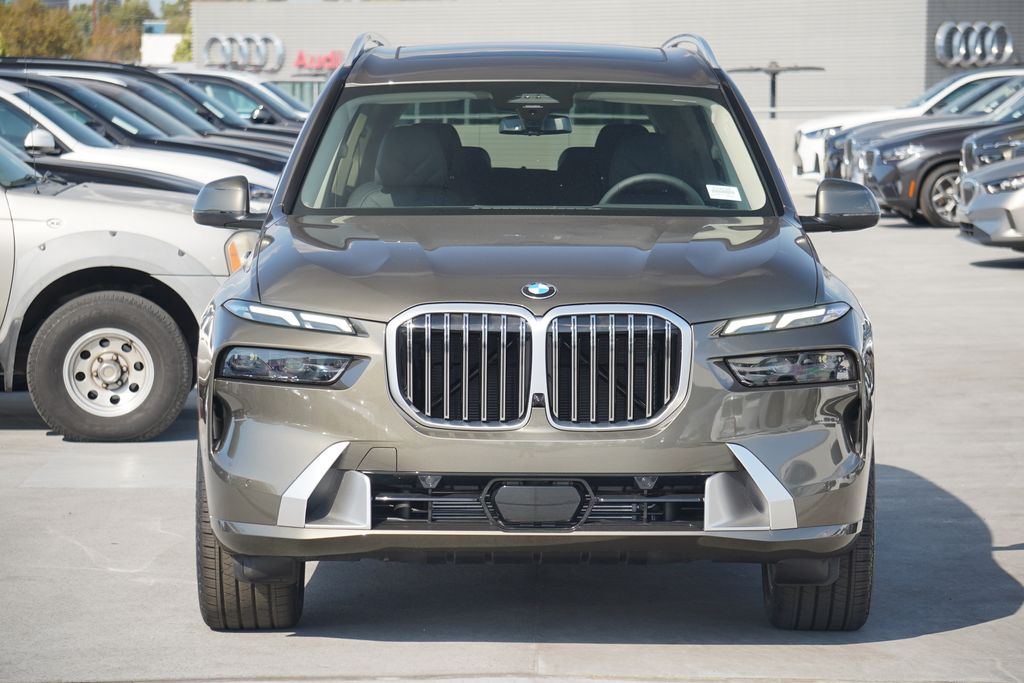 2025 BMW X7 xDrive40i 2