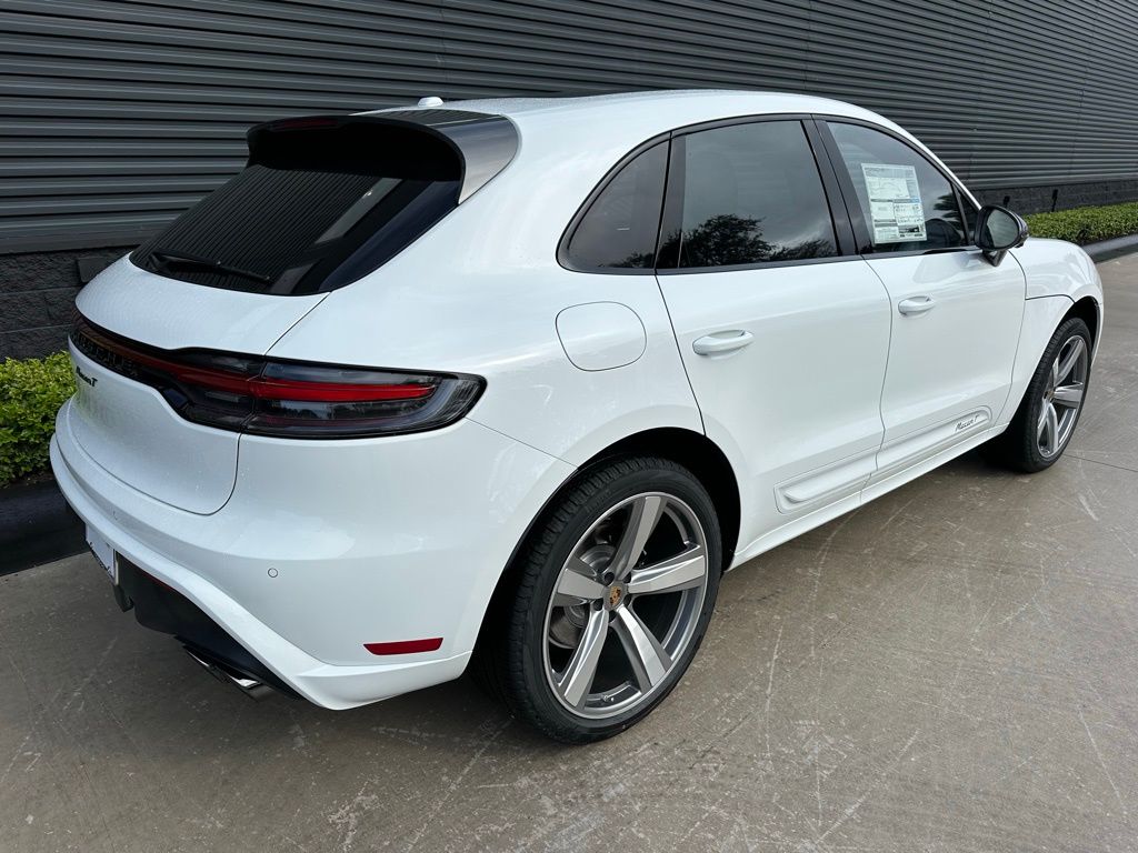 Thumbnail: 2026 Porsche Macan - 9