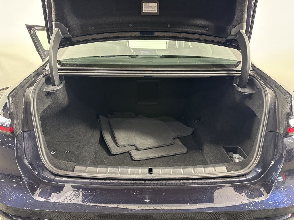 Thumbnail: 2023 BMW 7 Series - 22