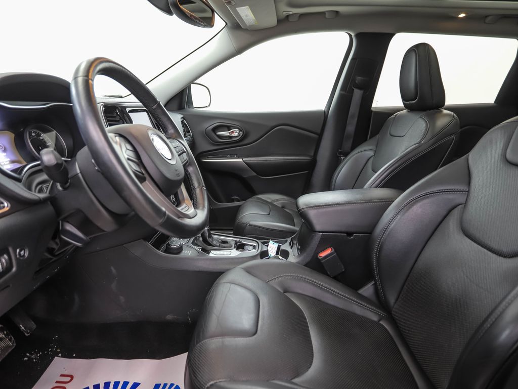 Thumbnail: 2019 Jeep Cherokee - 11