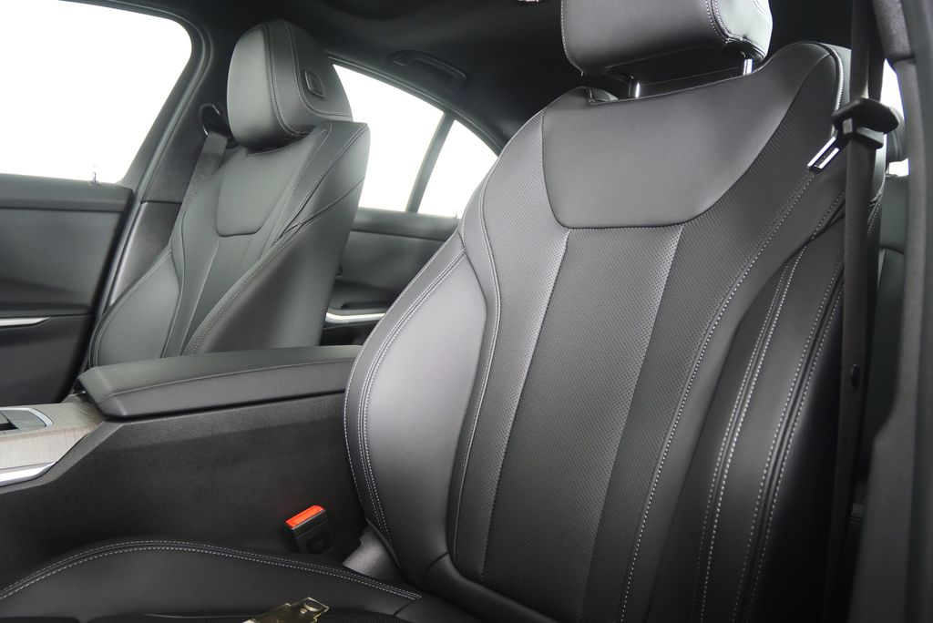 Thumbnail: 2025 BMW 3 Series - 11