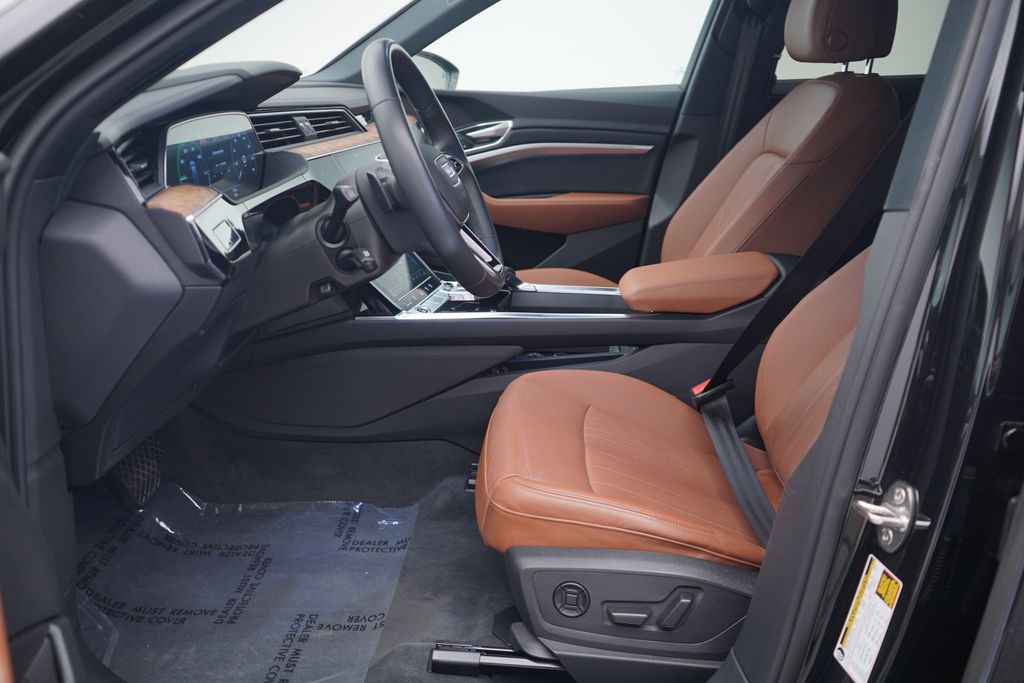 Thumbnail: 2022 Audi e-tron GT - 5