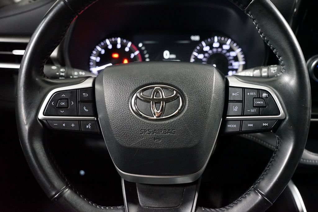 Thumbnail: 2023 Toyota Highlander - 12