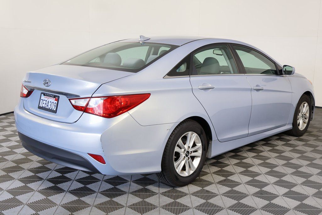 Thumbnail: 2014 Hyundai Sonata - 3