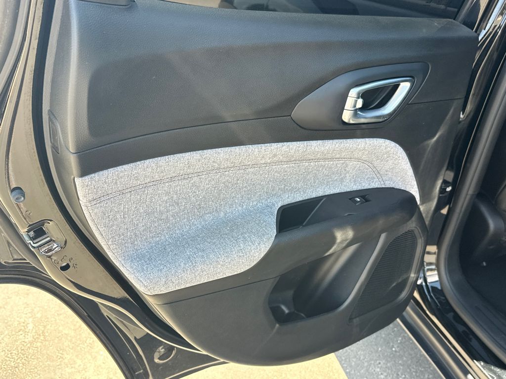 Used 2023 Black Jeep Latitude Lux image 21