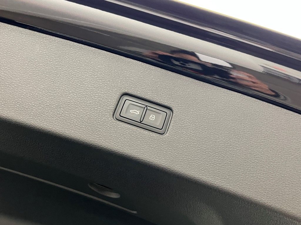 Thumbnail: 2026 Audi Q8 - 11