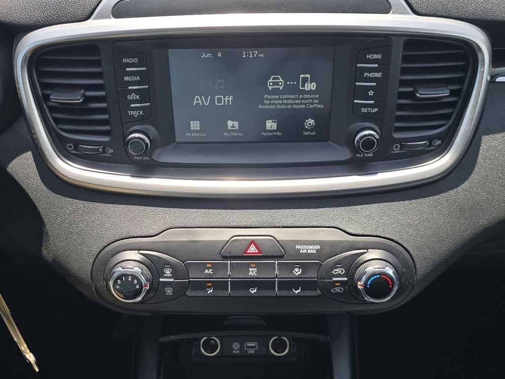Used 2020 Silver Kia L image 25