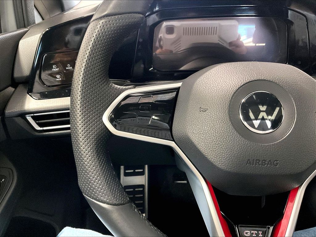 2022 Volkswagen Golf GTI — photo 23