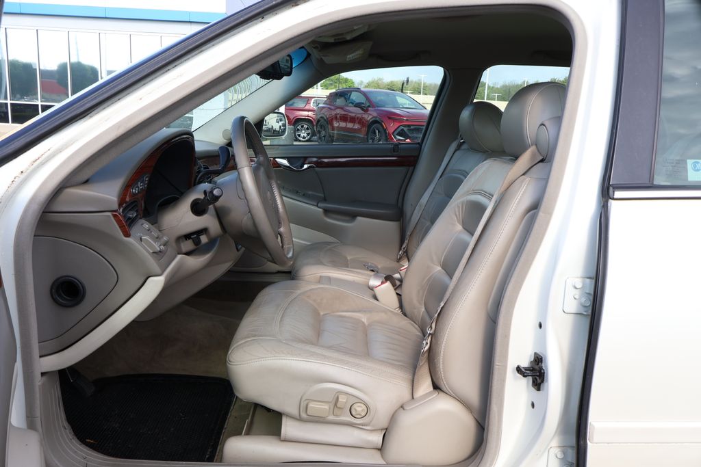 2001 Cadillac DeVille Base 13