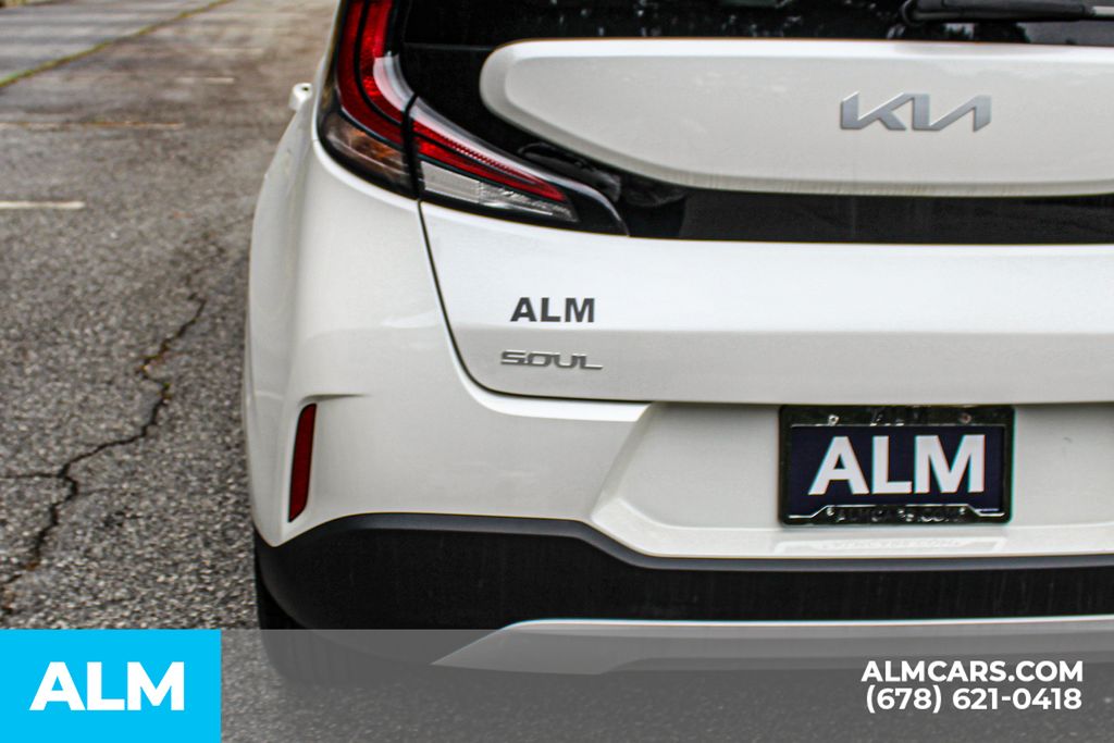Used 2025 White Kia LX image 12