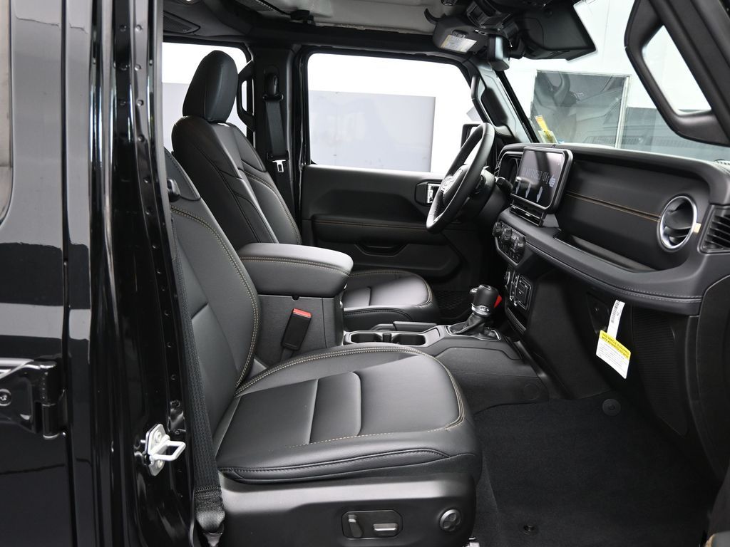 New 2025 Black Clearcoat Jeep Sahara image 43