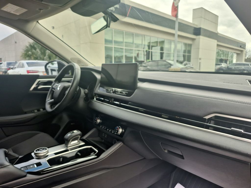 2025 Mitsubishi Outlander ES Black at Emmons Autoplex