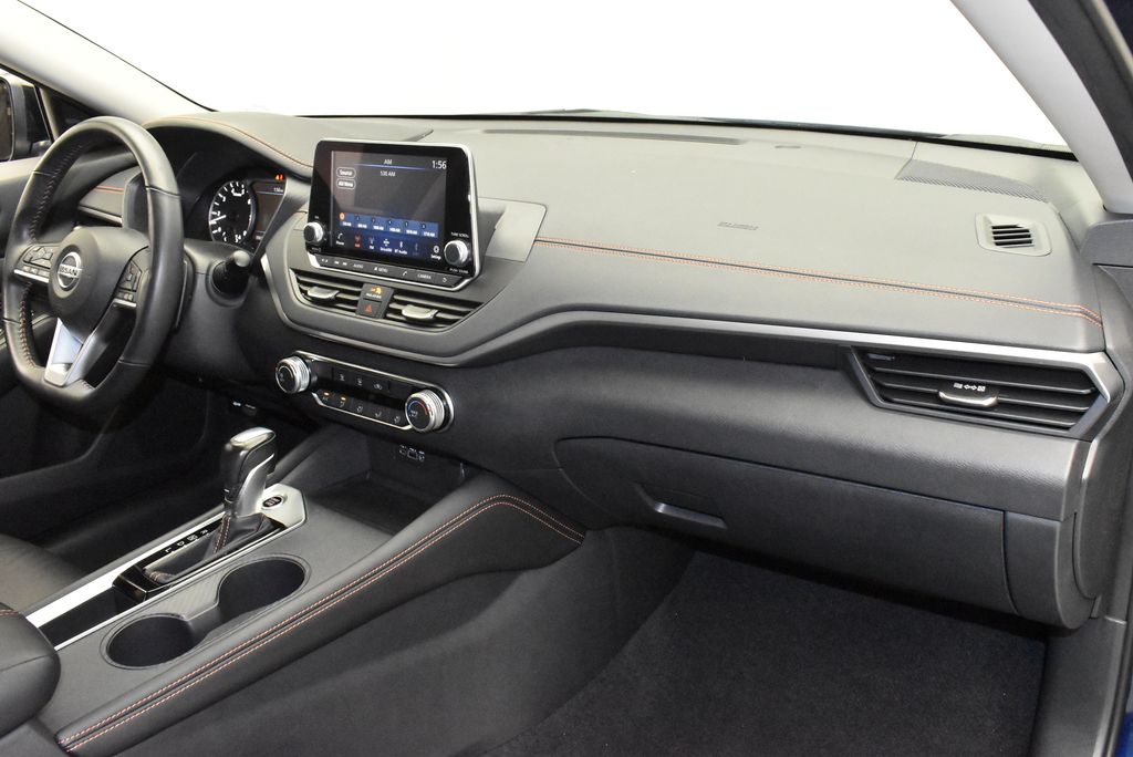 2022 Nissan Altima SR 25