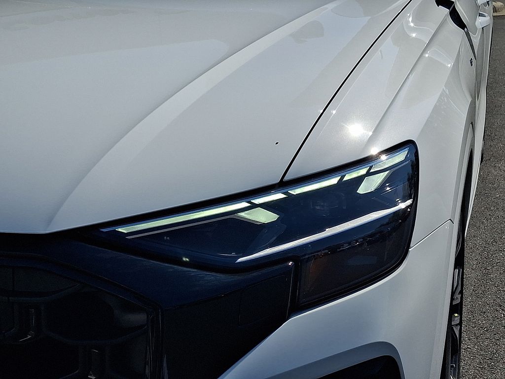 Thumbnail: 2027 Audi Q8 - 6