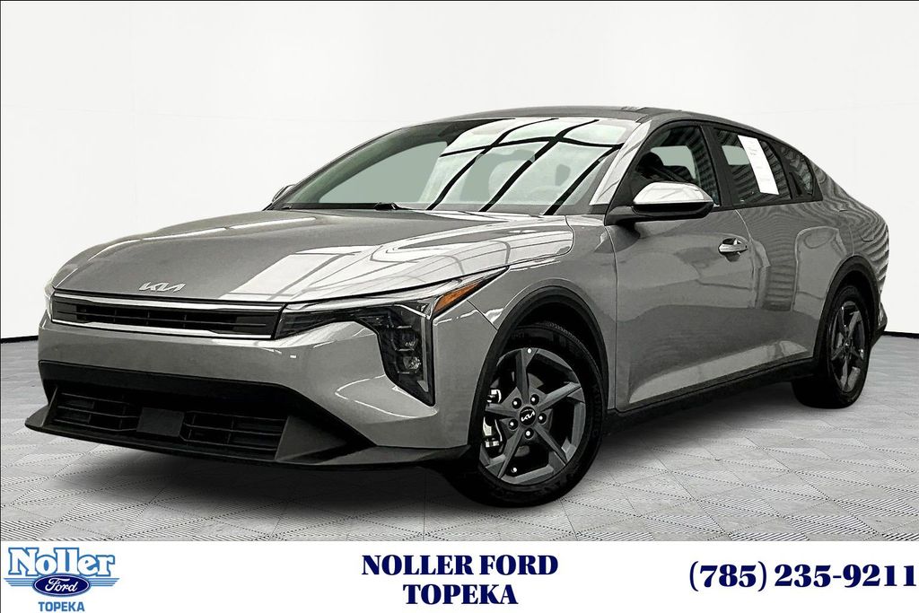 Steel Gray 2025 Kia K4 LXS FWD Sedan Front-Wheel Drive Continuously Variable Transmission