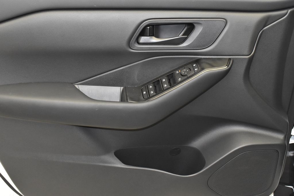 2025 Nissan Rogue S 10