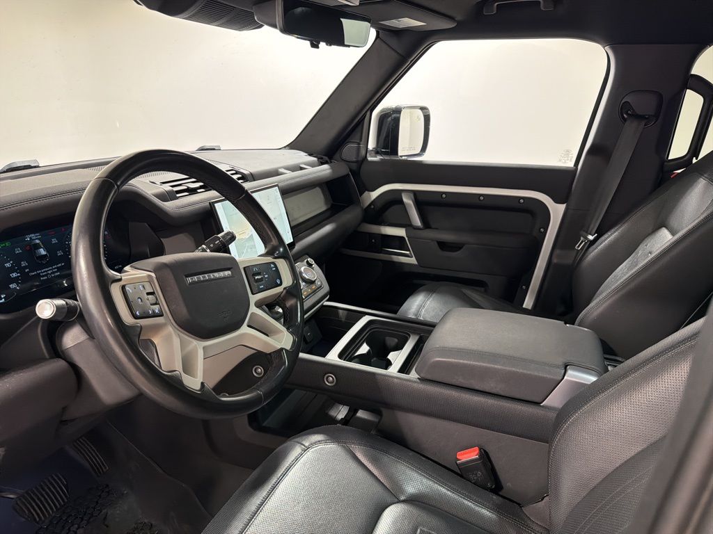 Certified Used 2022 White Land Rover X-Dynamic SE image 10