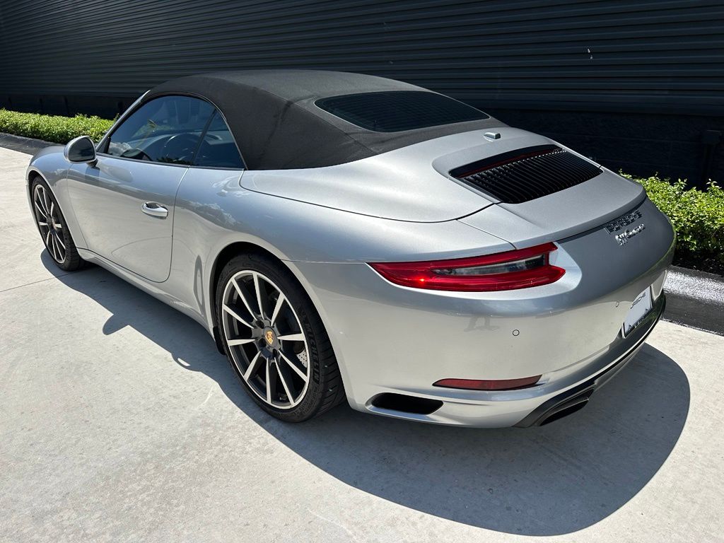 Thumbnail: 2017 Porsche 911 - 3