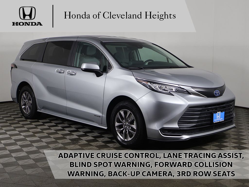 Celestial Silver Metallic 2021 Toyota Sienna LE 8-Passenger FWD Minivan Front-Wheel Drive Continuously Variable Transmission