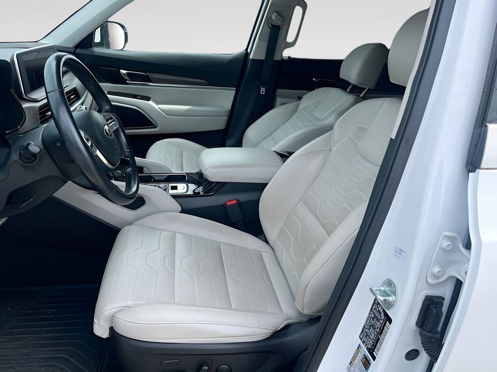 Used 2020 White Kia SX image 22