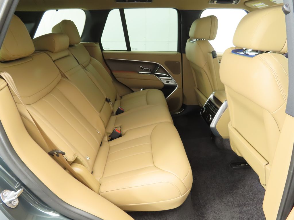 2025 Land Rover Range Rover SE 22