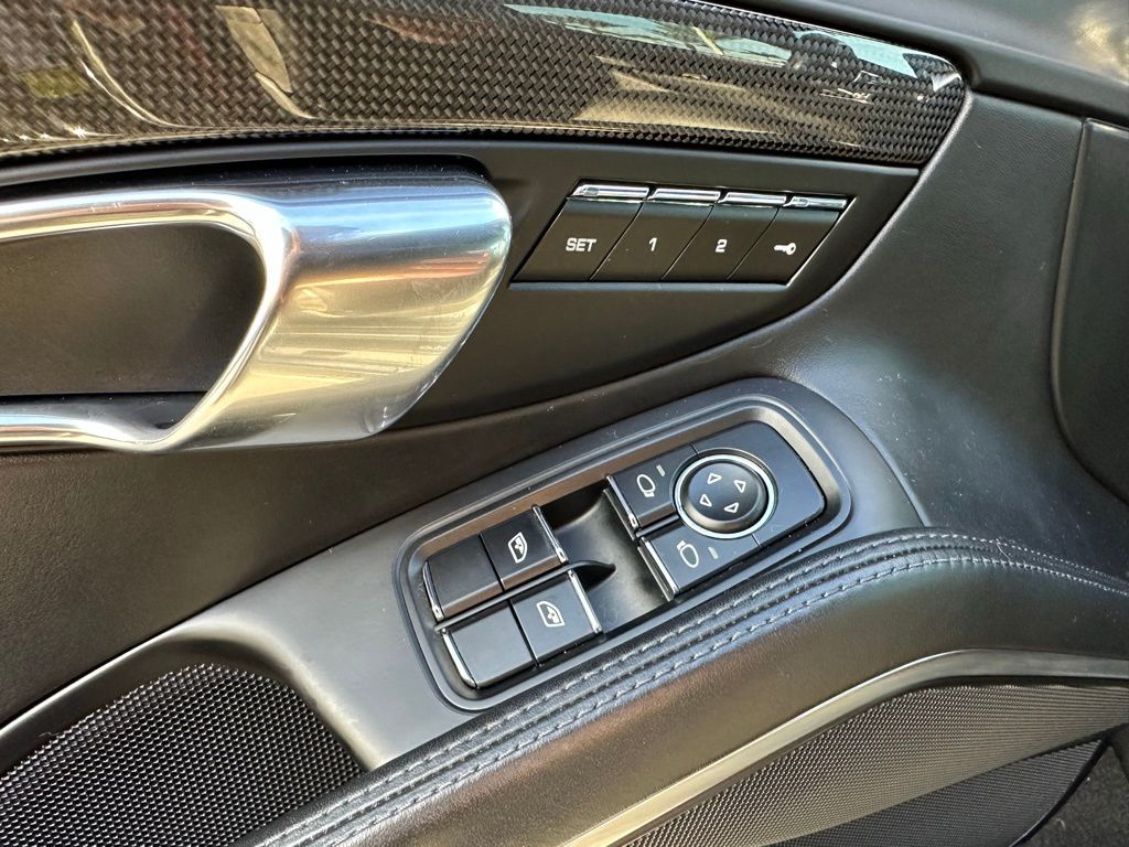 Thumbnail: 2017 Porsche 911 - 19