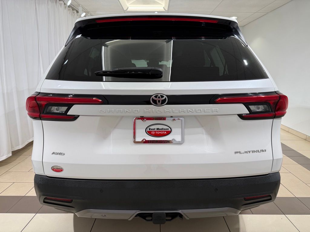 Thumbnail: 2024 Toyota Grand Highlander - 4