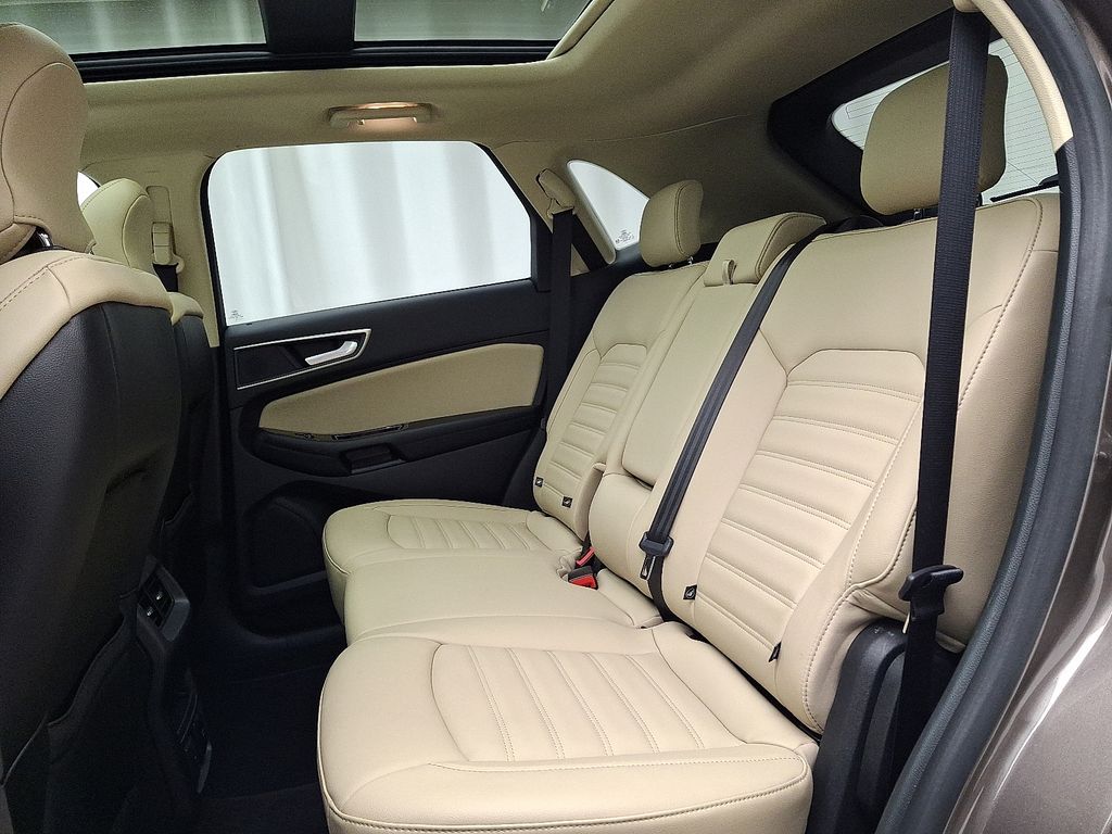 Thumbnail: 2019 Ford Edge - 10