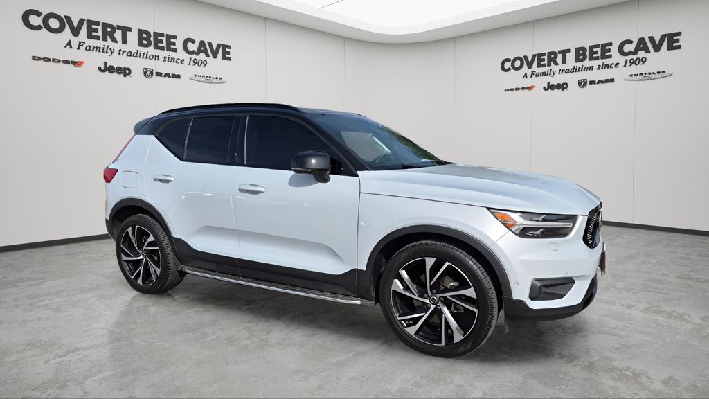 2022 Volvo XC40