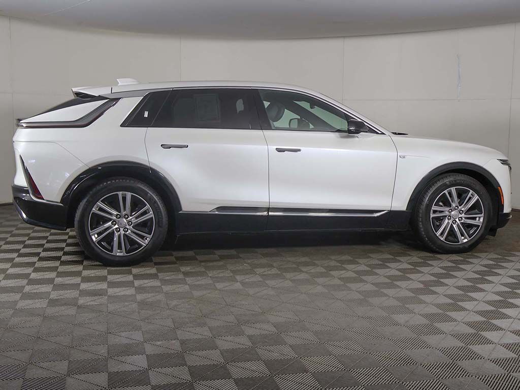 Used 2024 White Cadillac Tech image 18