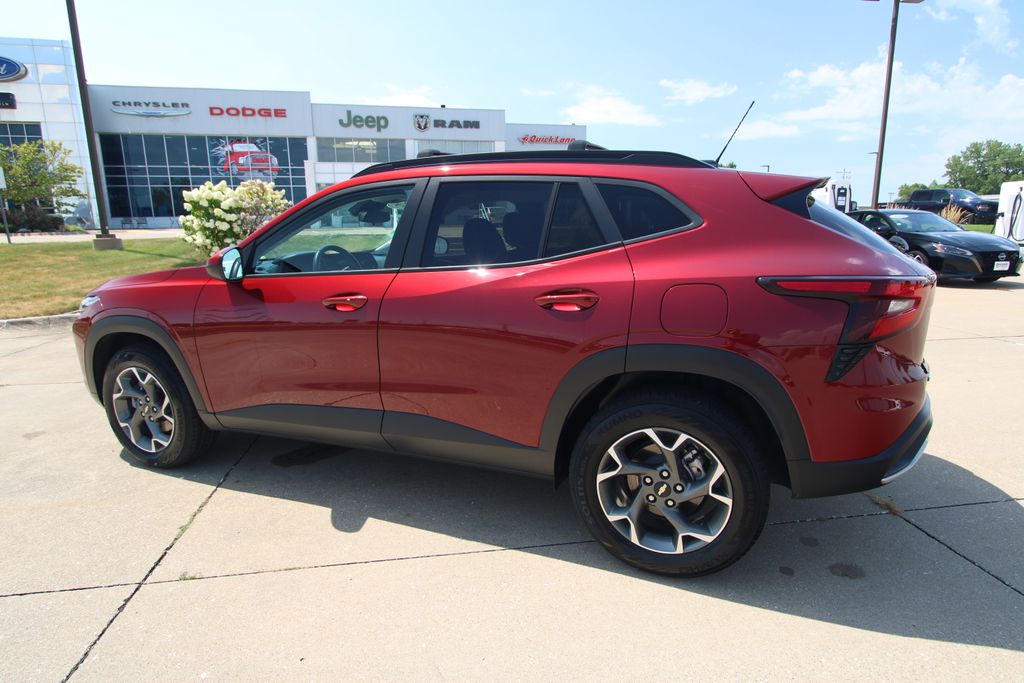 Used 2024 Chevrolet Trax SUV