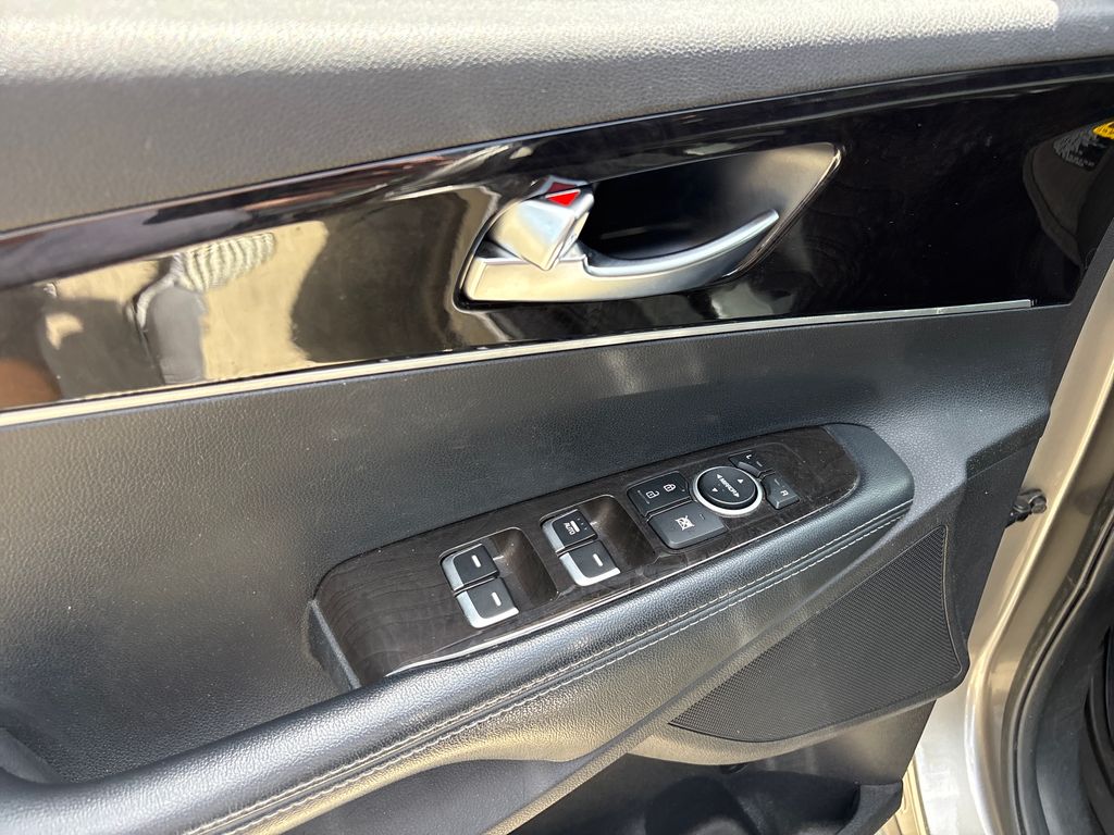 Used 2017 Silver Kia LX image 17