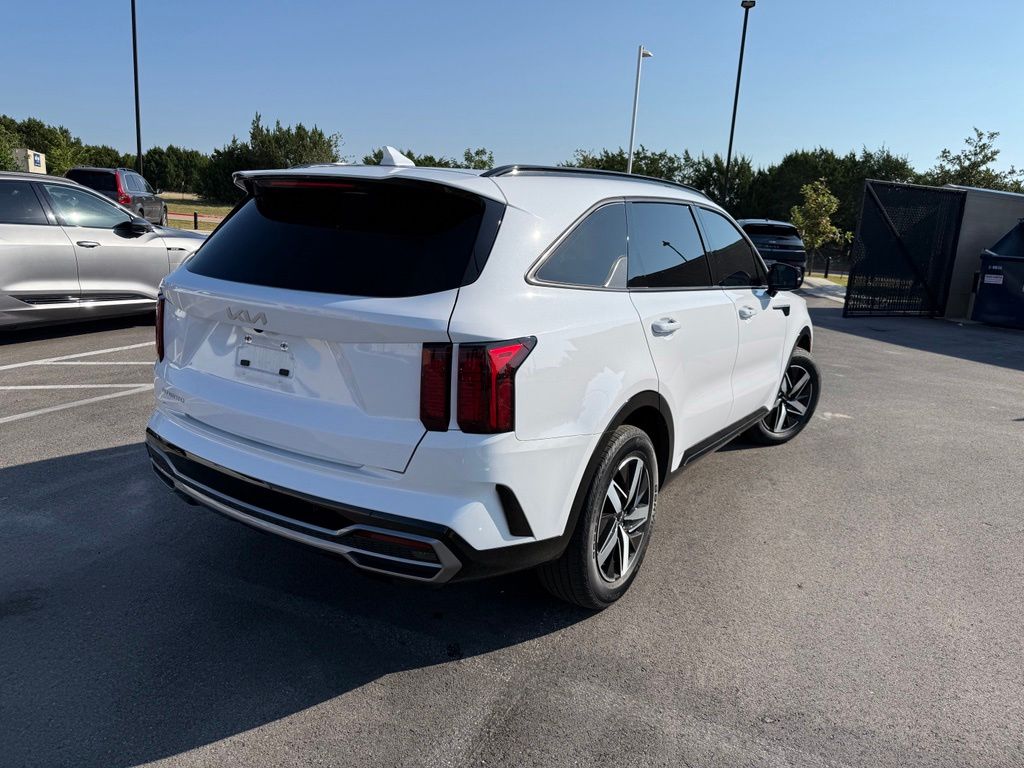 Thumbnail: 2023 Kia Sorento - 4