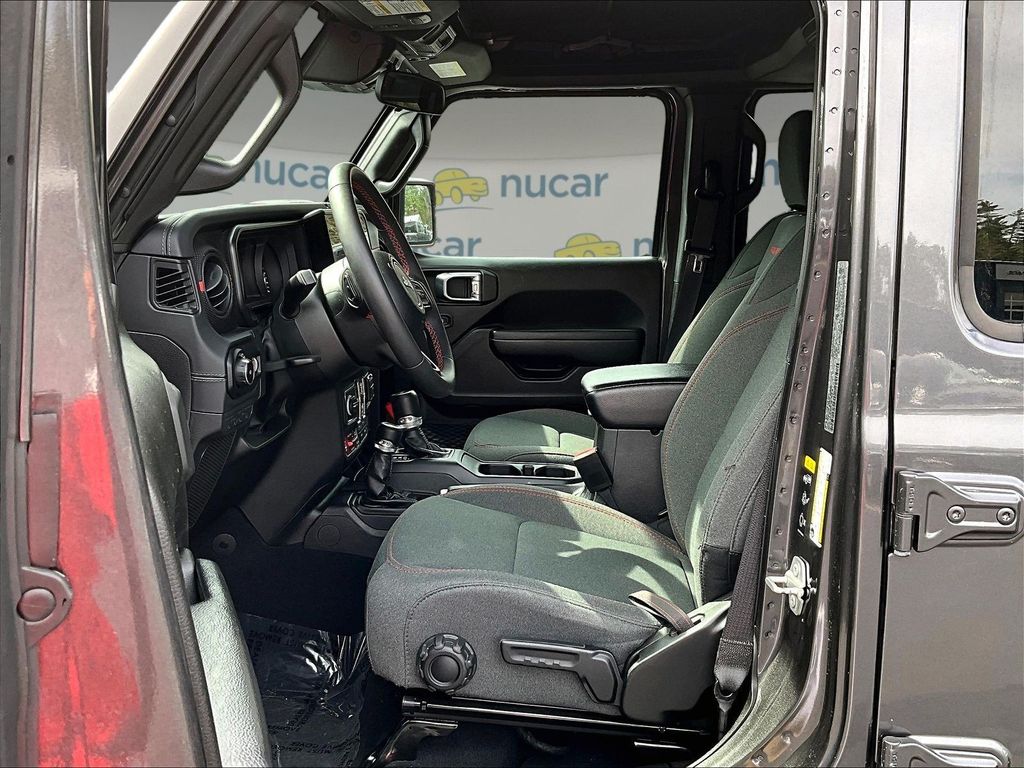 2024 Jeep Wrangler — photo 12