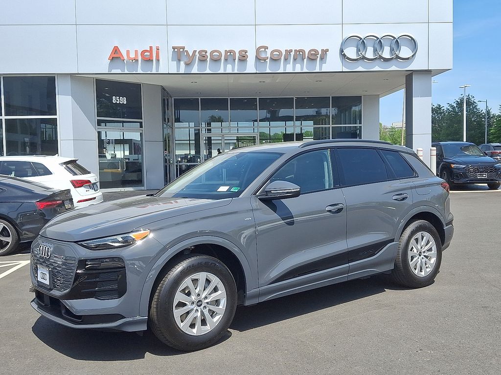 2025 Audi e-tron Premium -
                Vienna, VA
